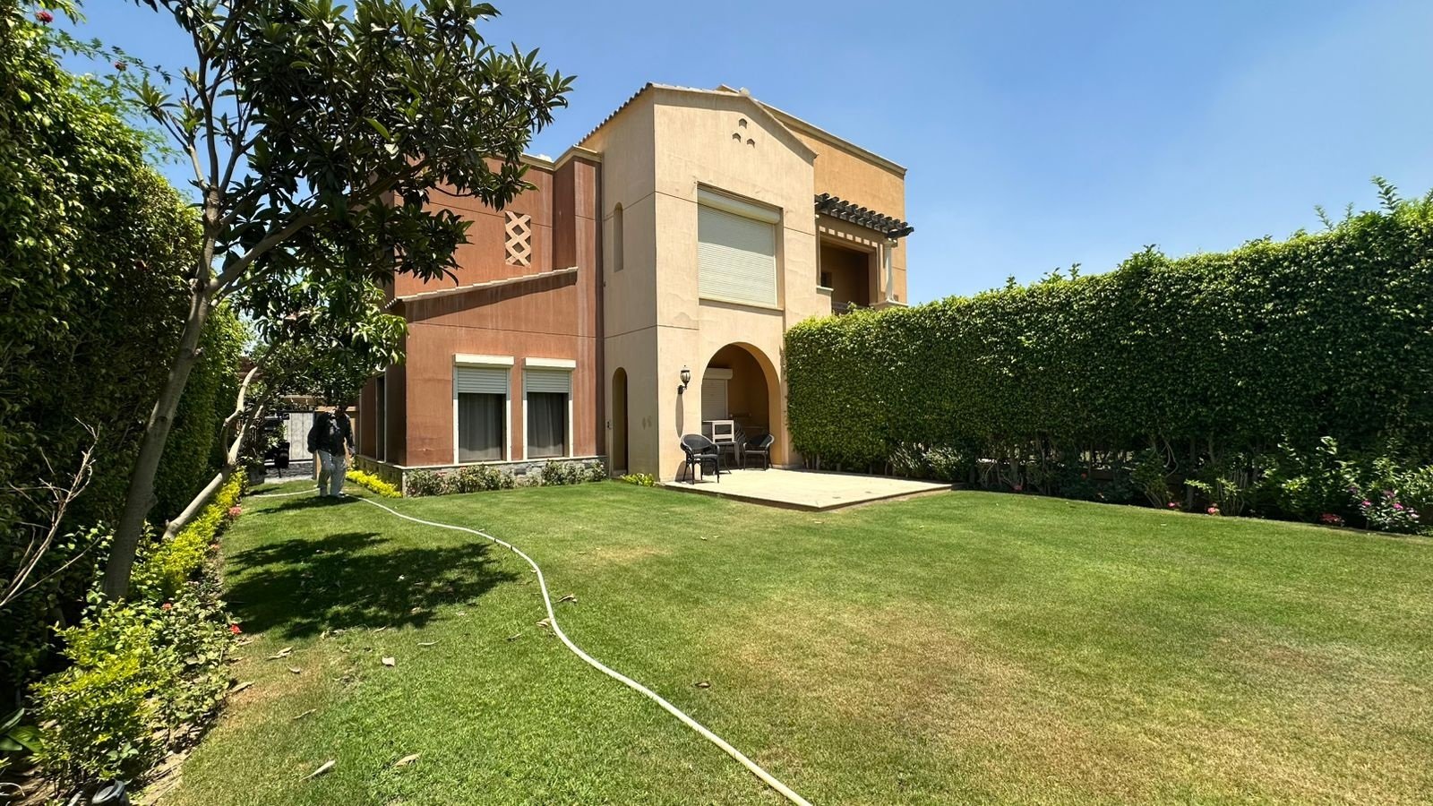 4-mivida-twin-sale-254-03 Twin house garden and exterior, Mivida twin house for sale or rent | حديقة التوين هاوس والواجهة، توين هاوس للبيع أو للإيجار في ميفيدا