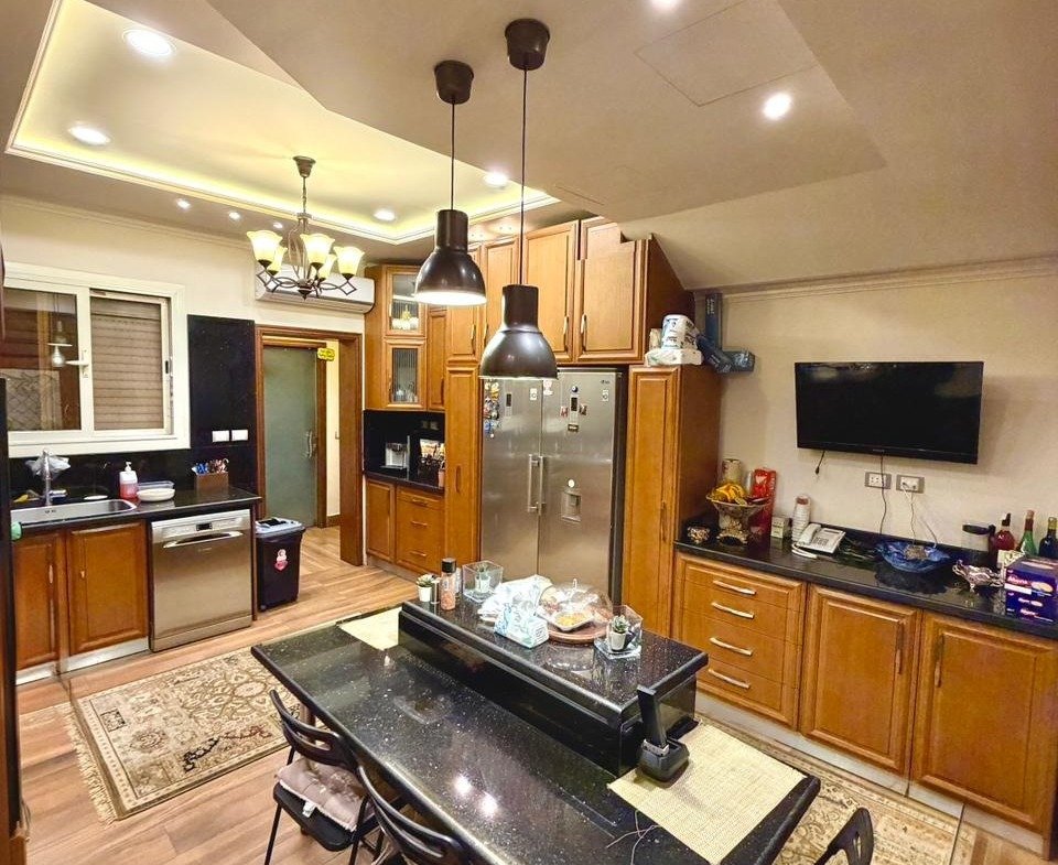 Fitted kitchen with island, Deyar twin house for sale | مطبخ مجهز بجزيرة، توين هاوس للبيع في ديار