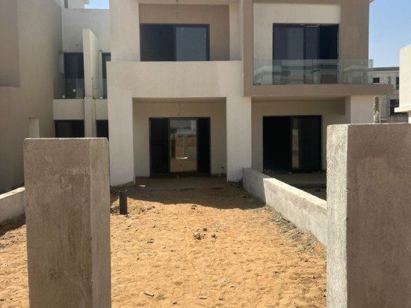 Townhouse exterior and garden, Hyde Park middle townhouse for sale | واجهة التاون هاوس والحديقة، تاون هاوس ميدل للبيع في هايد بارك