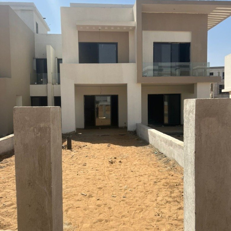 Townhouse exterior and garden, Hyde Park middle townhouse for sale | واجهة التاون هاوس والحديقة، تاون هاوس ميدل للبيع في هايد بارك