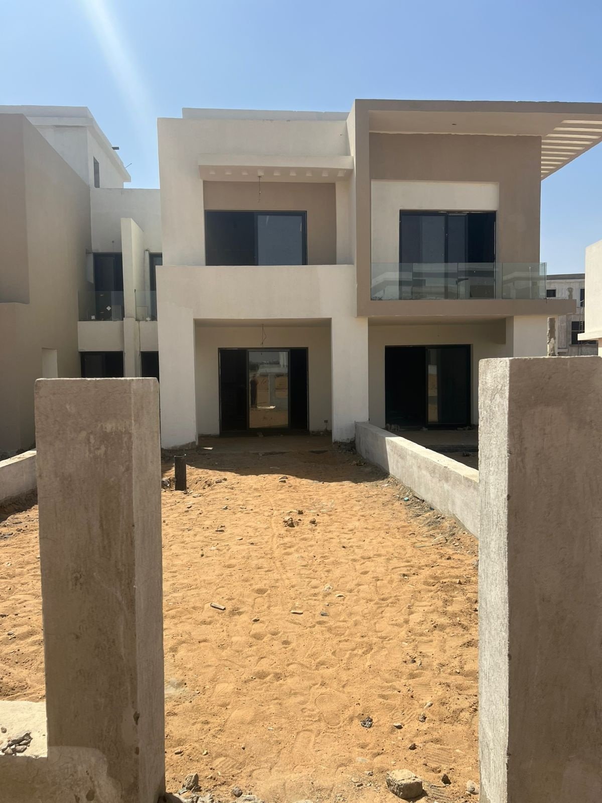 46-hyde-park-middle-townhouse-sale-447-00 Townhouse exterior and garden, Hyde Park middle townhouse for sale | واجهة التاون هاوس والحديقة، تاون هاوس ميدل للبيع في هايد بارك