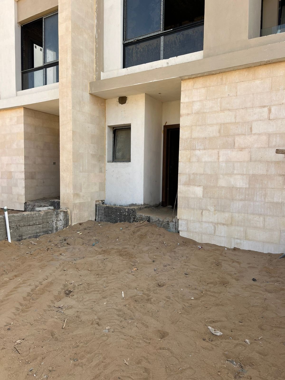 48-hyde-park-middle-townhouse-sale-447-02 Garden patio and entrance, Hyde Park middle townhouse for sale | فناء الحديقة والمدخل، تاون هاوس ميدل للبيع في هايد بارك