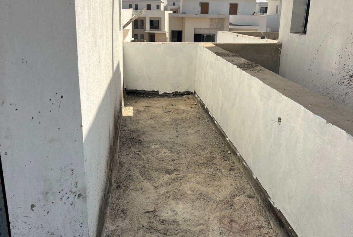 Roof terrace, Hyde Park middle townhouse for sale | تراس الروف، تاون هاوس ميدل للبيع في هايد بارك