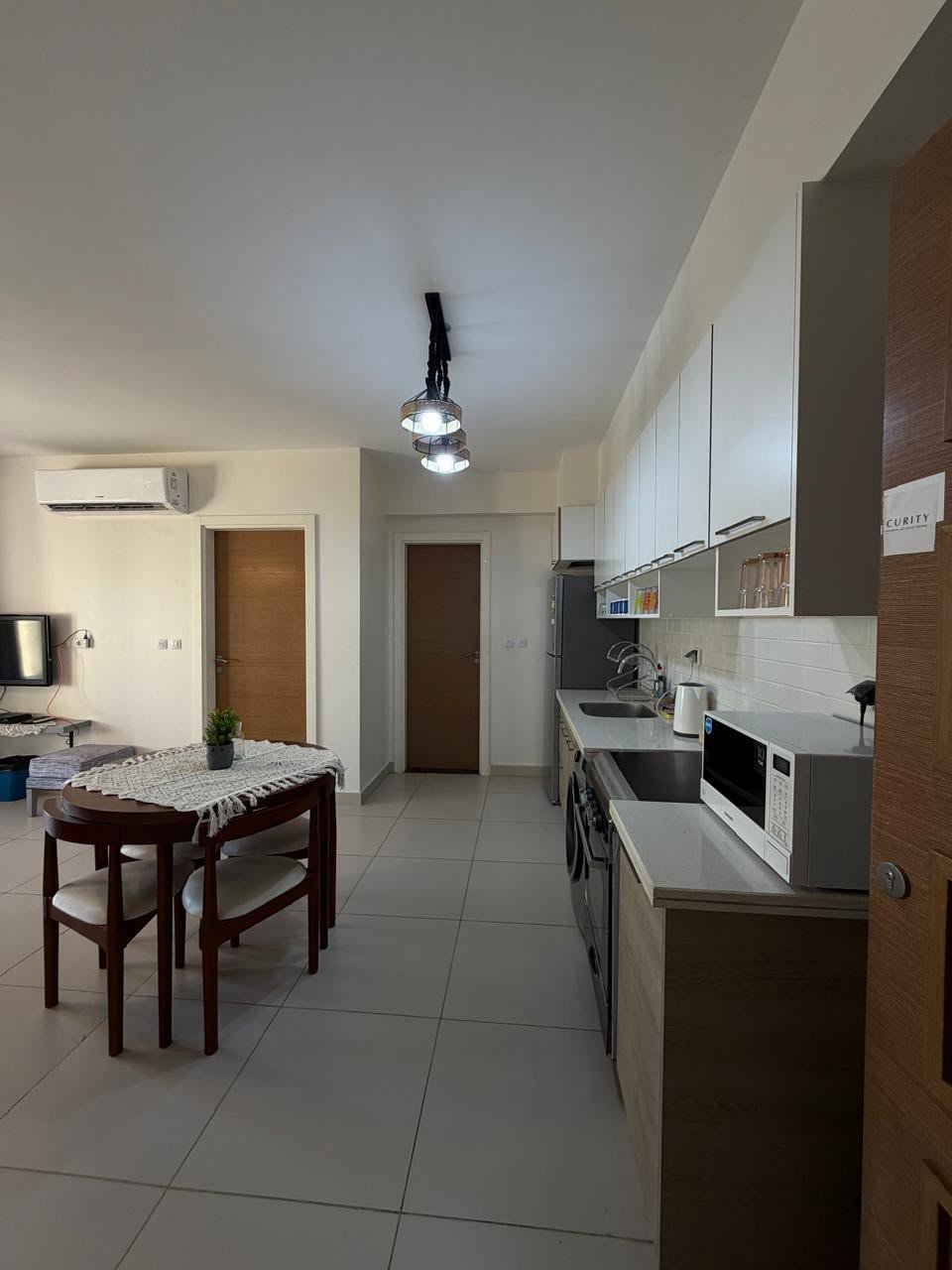 49-marassi-marina-2-304-02 Equipped kitchen and dining area, chalet for rent in Marassi Marina 2, North Coast | مطبخ مجهز ومنطقة طعام، شاليه للإيجار في مراسي مارينا 2، الساحل الشمالي