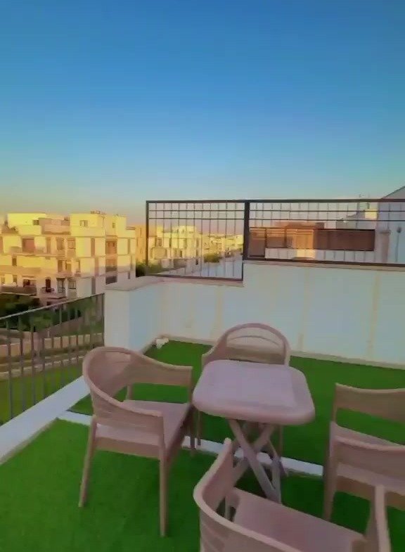 Outdoor seating on the private roof, Beverly Hills, Sheikh Zayed, studio for rent | القعدة الخارجية في الروف الخاص، بيفرلي هيلز، الشيخ زايد، استوديو للإيجار
