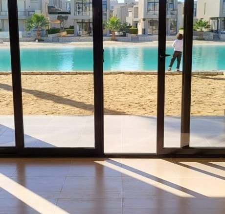 Lagoon-facing reception, Marsa Baghush villa for sale | ريسيبشن مطل على اللاجون، فيلا للبيع في مرسى باجوش