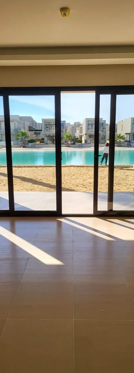 Living room with direct lagoon view in Marsa Baghush - ريسبشن بفيو مباشر على اللاجون في مرسى باجوش - توين هاوس الساحل