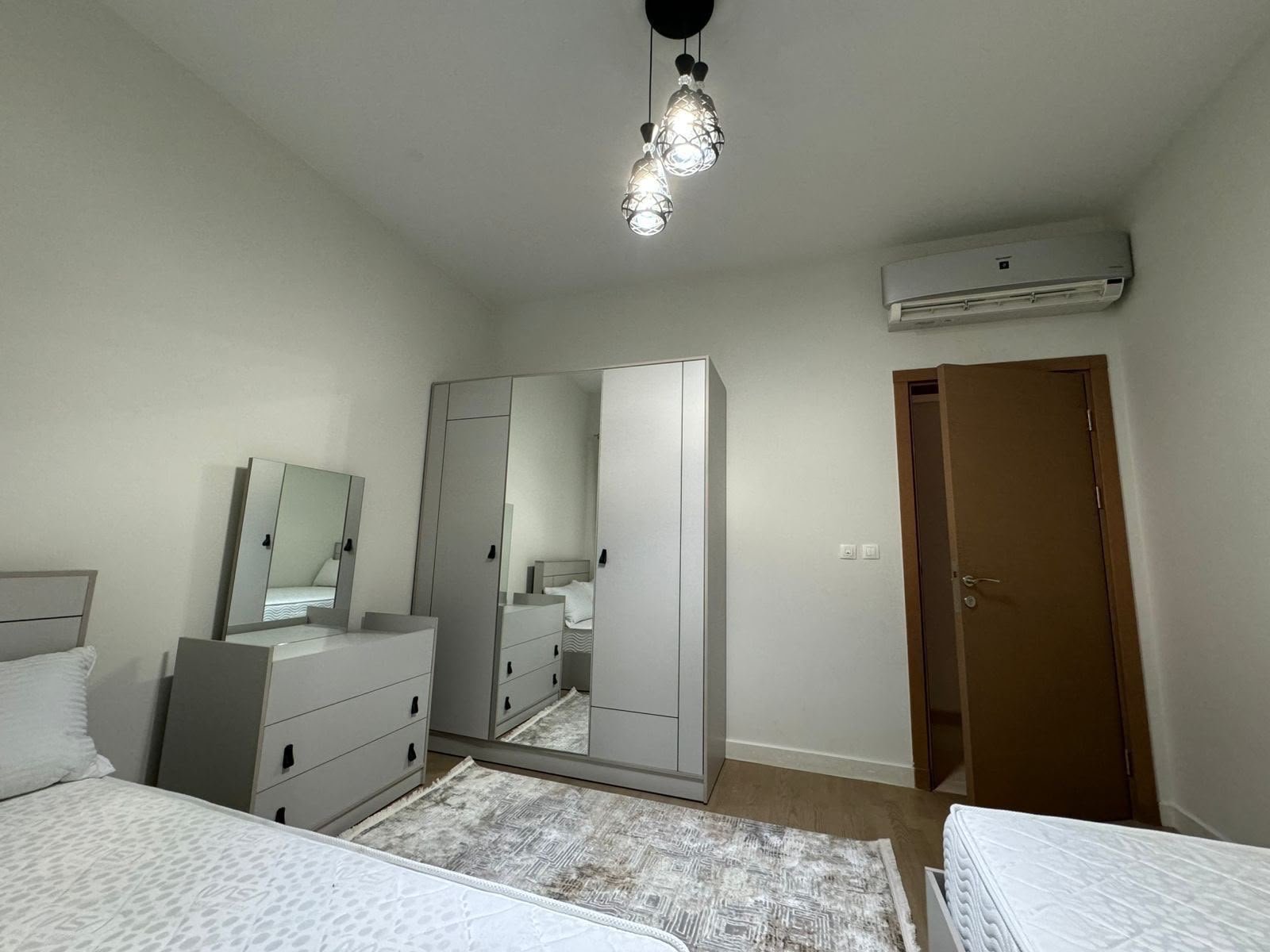 5-mivida-boulevard-apartment-rent-327-04 Bedroom with wardrobe, apartment for rent in Mivida Boulevard, New Cairo | غرفة نوم وخزانة، شقة للإيجار في ميفيدا البوليفارد، القاهرة الجديدة