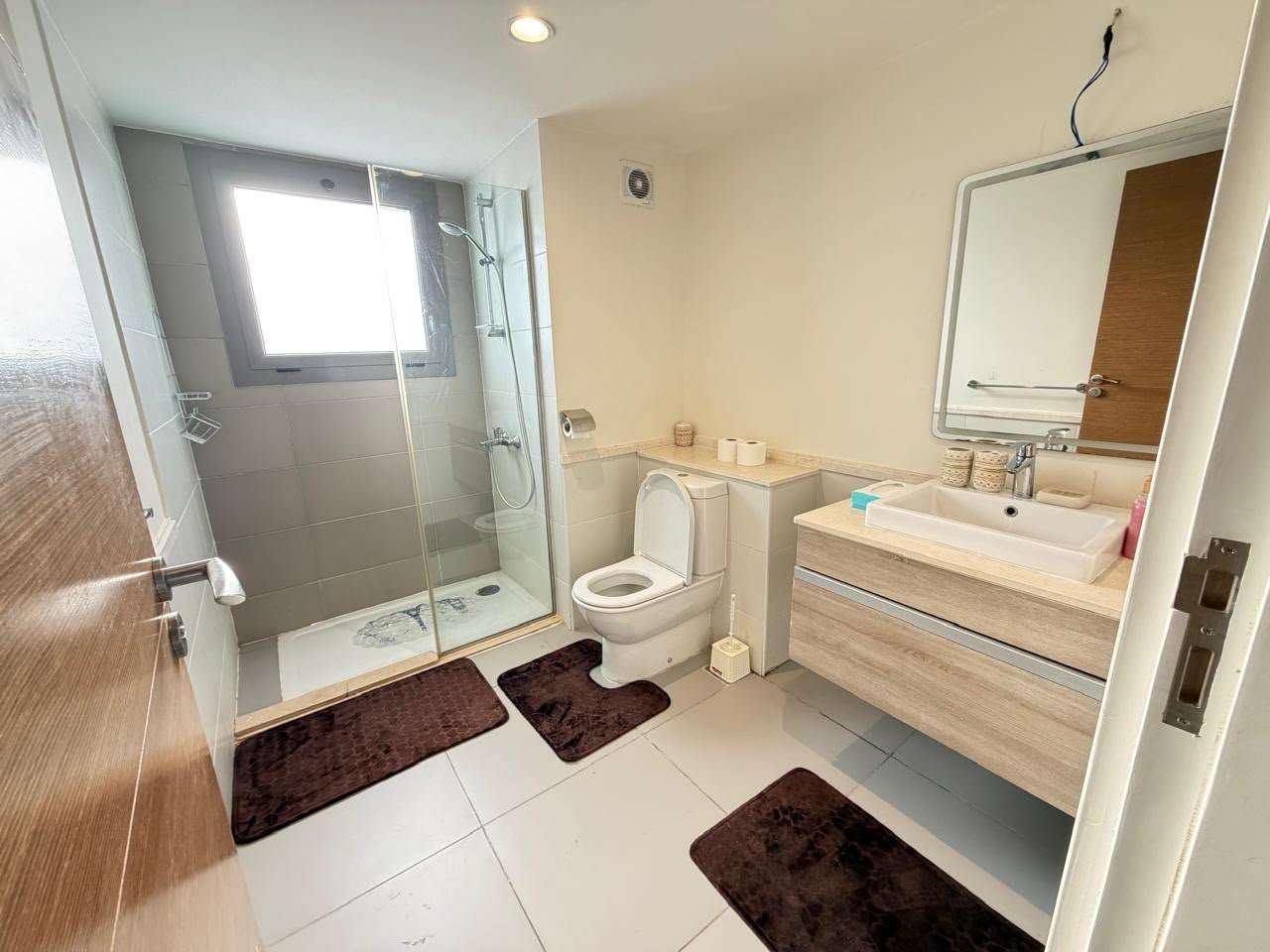52-marassi-marina-2-304-05 Bathroom with shower enclosure, chalet for rent in Marassi Marina 2, North Coast | حمام بكابينة دش، شاليه للإيجار في مراسي مارينا 2، الساحل الشمالي