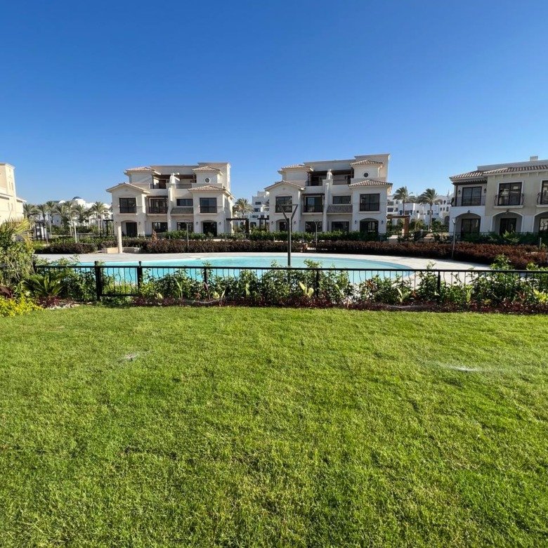 Garden and direct pool view, twin house for rent in Marassi Salerno, North Coast | حديقة وإطلالة مباشرة على حمام السباحة، توين هاوس للإيجار في مراسي ساليرنو، الساحل الشمالي