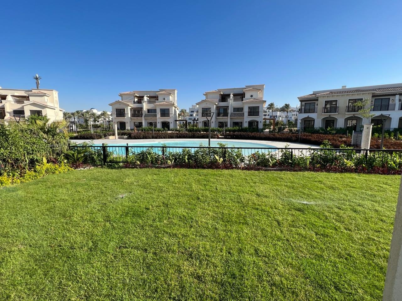 54-marassi-salerno-305-00 Garden and direct pool view, twin house for rent in Marassi Salerno, North Coast | حديقة وإطلالة مباشرة على حمام السباحة، توين هاوس للإيجار في مراسي ساليرنو، الساحل الشمالي