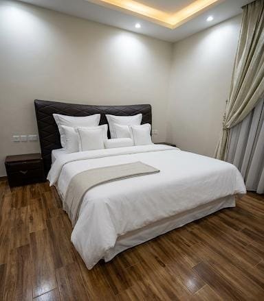 Second bedroom, Hyde Park garden apartment for rent | غرفة نوم ثانية، شقة بحديقة للإيجار في هايد بارك