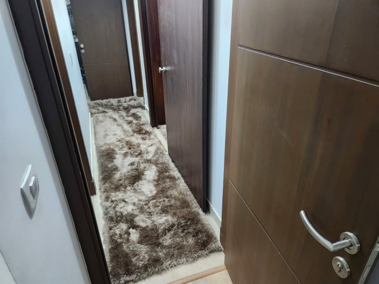 Fifth Square apartment 514-17 Hallway with wooden doors and rug - apartment in Golden Square, Fifth Square, New Cairo