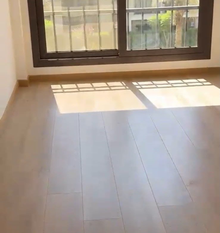 Empty room with balcony door - apartment in Fifth Square, New Cairo
