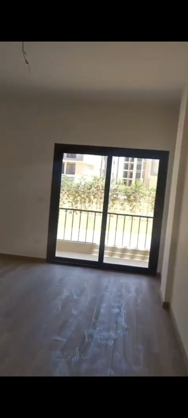 Empty room with balcony door - apartment in Fifth Square, New Cairo