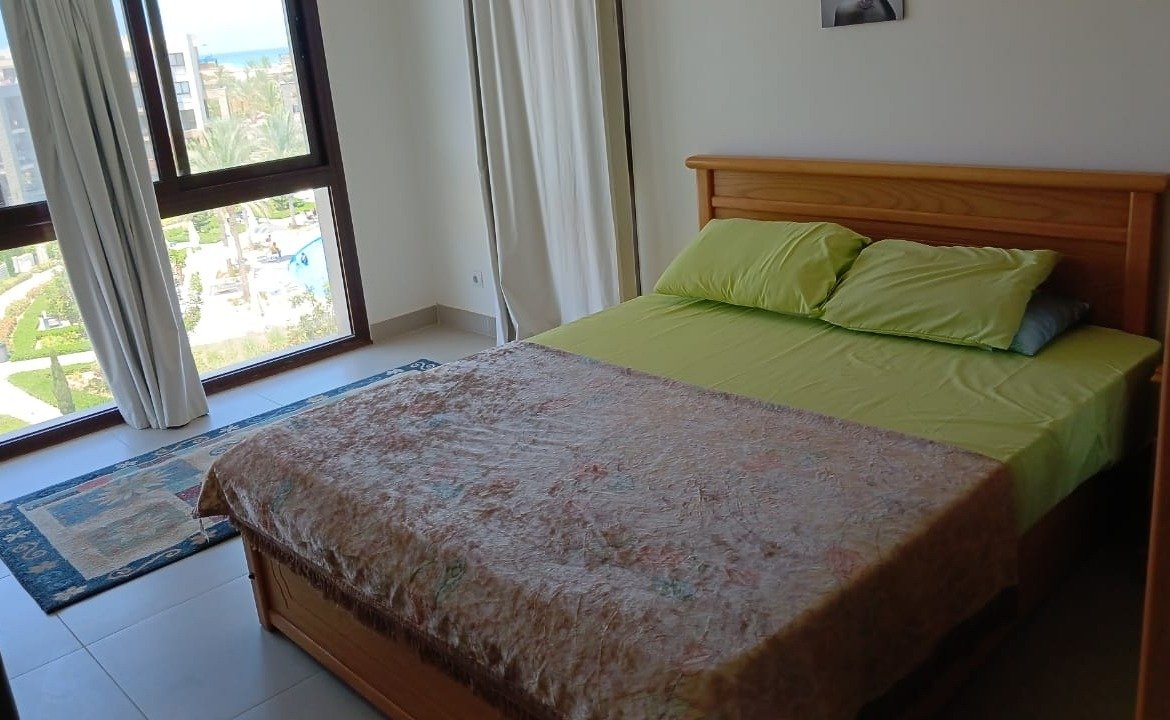 Bedroom with terrace doors, Marassi Marina 1 North Coast studio for rent | غرفة النوم وأبواب التراس، ستوديو للإيجار في مراسي مارينا 1 الساحل الشمالي
