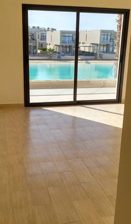 Direct lagoon view through glass doors, Marsa Baghush villa for sale | إطلالة مباشرة على اللاجون عبر الأبواب الزجاجية، فيلا للبيع في مرسى باجوش