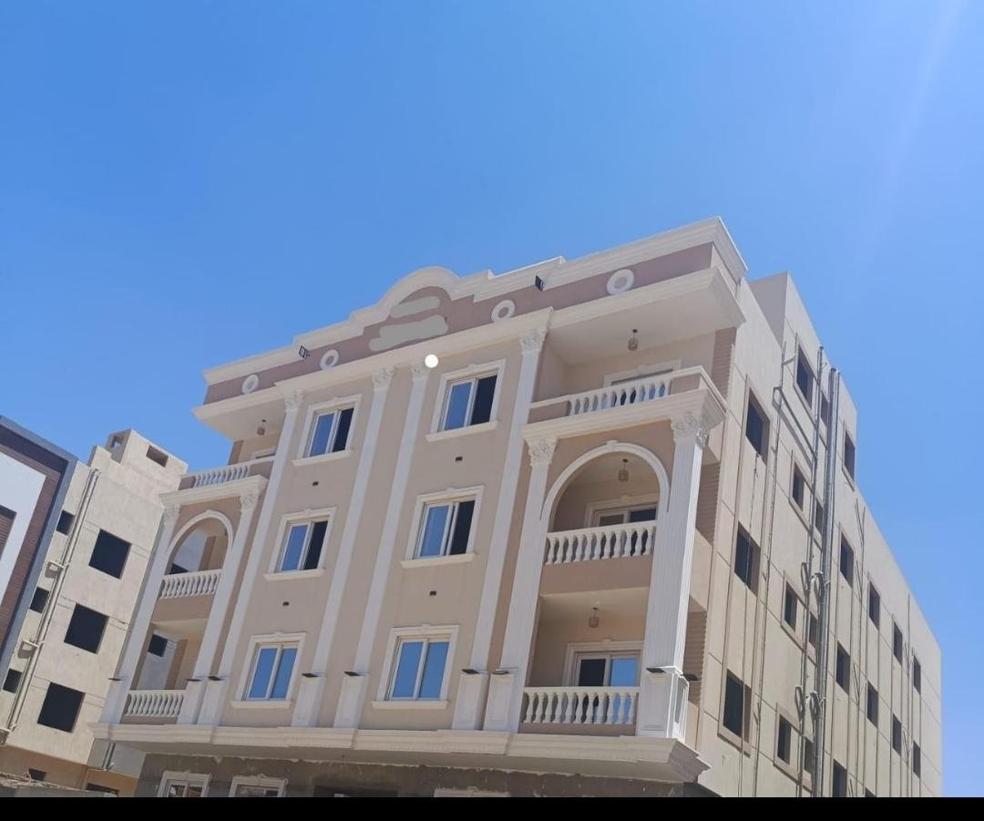 7-bayt-al-watan-penthouse-263-00 Front and side exterior of the penthouse building, Bayt Al Watan District 2, Fifth Settlement, penthouse for sale | الواجهة الأمامية والجانبية لمبنى البنتهاوس، بيت الوطن الحي الثاني، التجمع الخامس، بنتهاوس للبيع