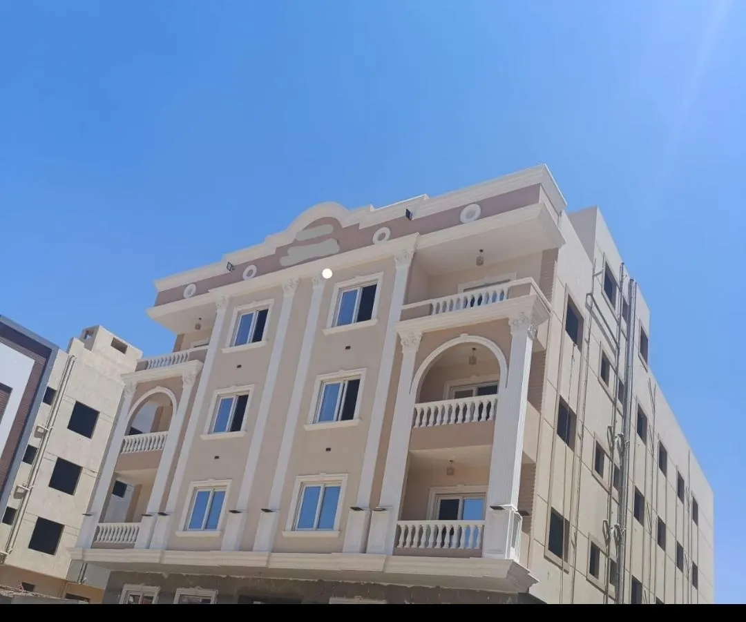 Building front and side facade, penthouse for sale in Bayt Al Watan District 2, Fifth Settlement | الواجهة الأمامية والجانبية للمبنى، بنتهاوس للبيع في بيت الوطن الحي الثاني، التجمع الخامس