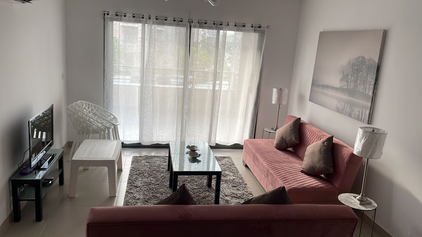 7-marassi-marina-280-02 Living room opening onto the balcony, chalet for rent in Marassi Marina 1, North Coast - R&C Estate | غرفة معيشة تطل على البلكونة، شاليه للإيجار في مراسي مارينا 1، الساحل الشمالي - R&C Estate