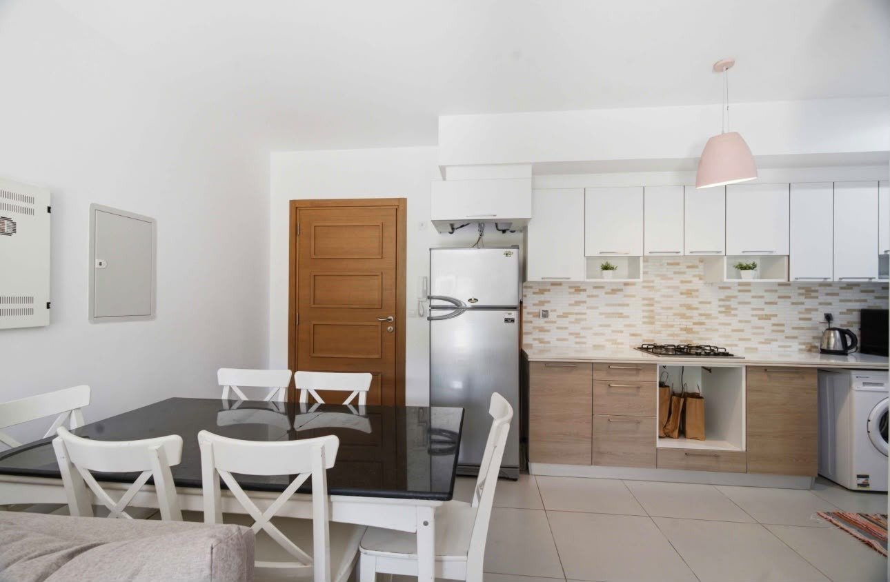 7-marassi-marina-286-06 Open kitchen and dining table, chalet for rent in Marassi Marina 1, North Coast | مطبخ مفتوح وطاولة طعام، شاليه للإيجار في مراسي مارينا 1، الساحل الشمالي