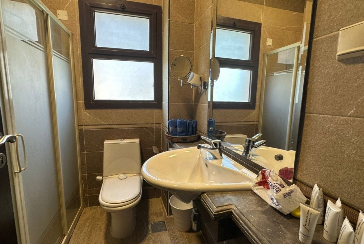 Bathroom with shower, Mivida twin house for sale or rent | حمام بدش، توين هاوس للبيع أو للإيجار في ميفيدا
