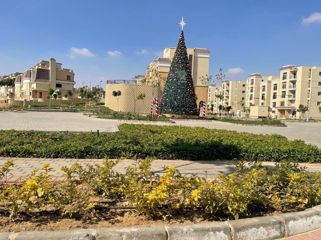 Sarai landscaped plaza | ساحة وحدائق سراي