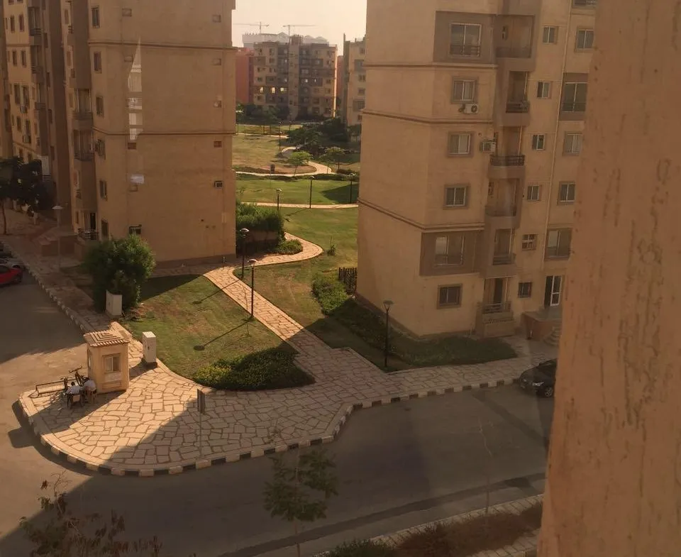 منظر بين عمارتين ناحية الشارع - شقة في مدينتي، القاهرة الجديدة