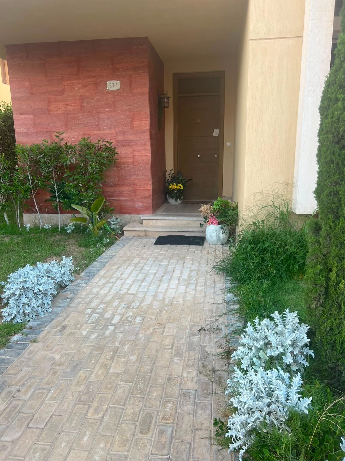 76-marassi-blanca-308-04 Villa entrance and garden path, villa for rent in Marassi Blanca, North Coast | مدخل الفيلا وممر الحديقة، فيلا للإيجار في مراسي بلانكا، الساحل الشمالي