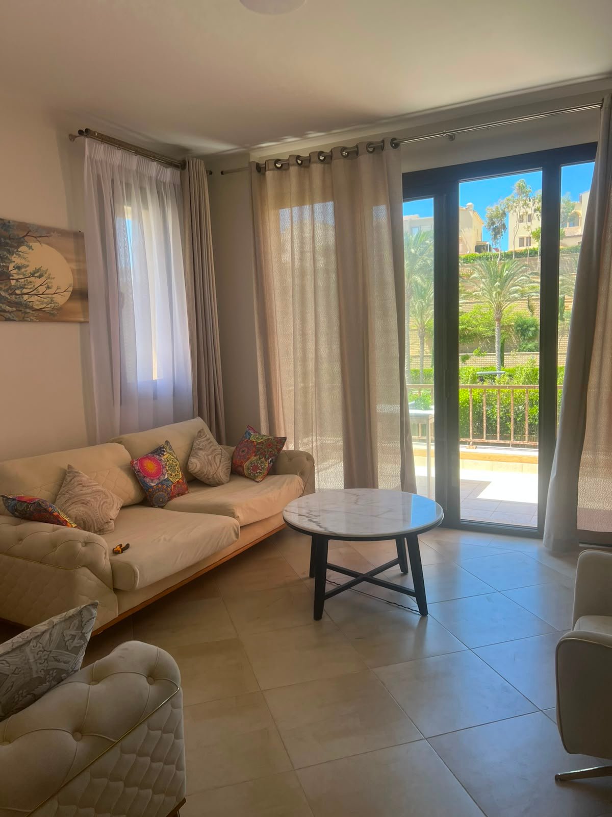 77-marassi-blanca-308-05 Furnished reception with garden access, villa for rent in Marassi Blanca, North Coast | ريسيبشن مفروش متصل بالحديقة، فيلا للإيجار في مراسي بلانكا، الساحل الشمالي