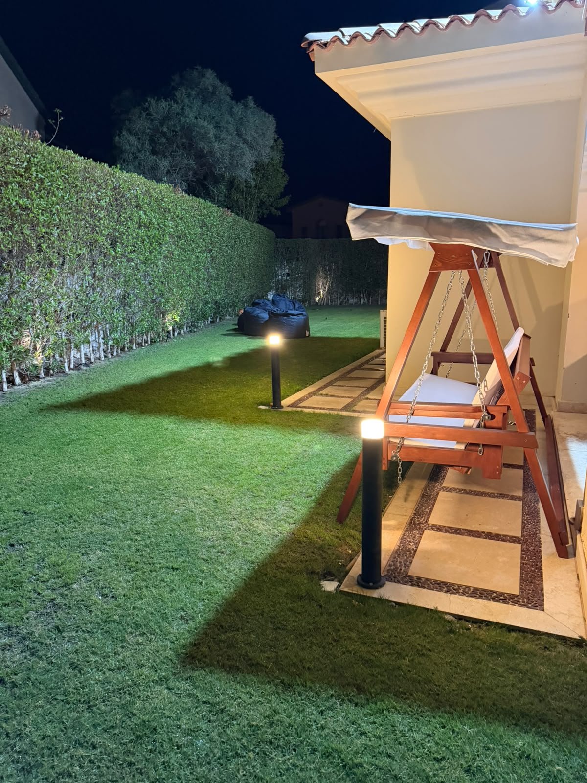 80-marassi-victoria-309-00 Garden and outdoor swing beside the villa, villa for rent in Marassi Victoria, North Coast | حديقة وأرجوحة خارجية بجوار الفيلا، فيلا للإيجار في مراسي فيكتوريا، الساحل الشمالي