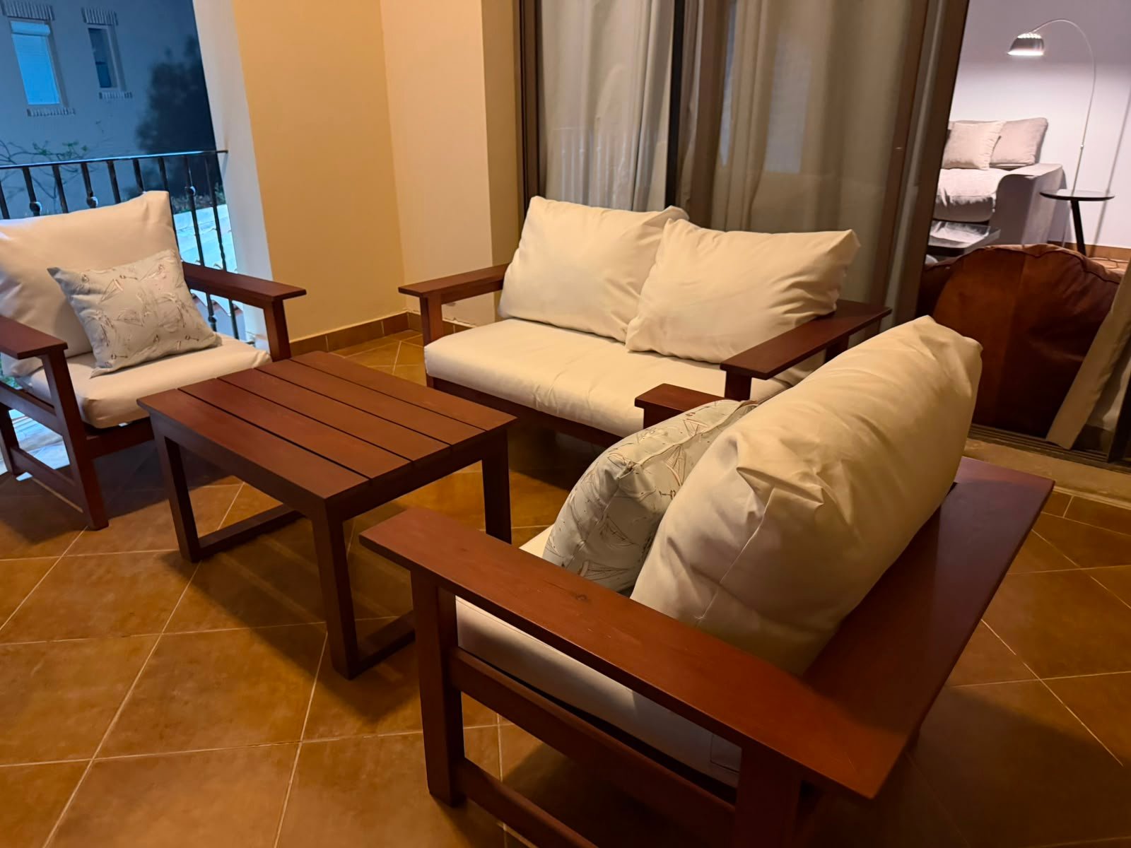 81-marassi-victoria-309-01 Outdoor seating on the covered terrace, villa for rent in Marassi Victoria, North Coast | جلسة خارجية في التراس المغطى، فيلا للإيجار في مراسي فيكتوريا، الساحل الشمالي