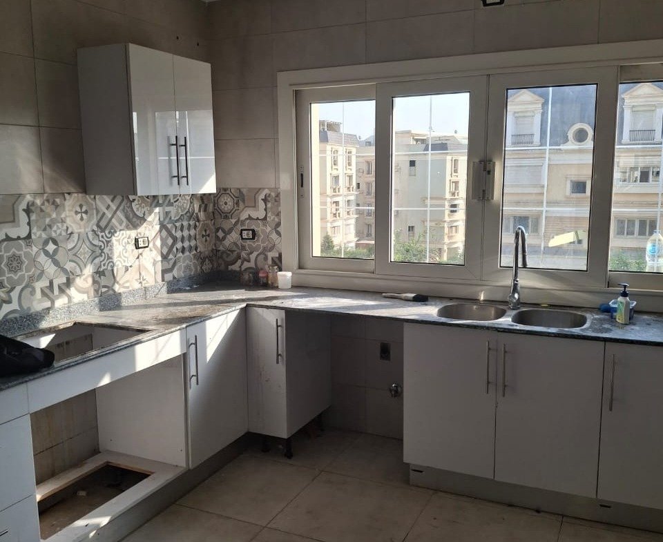 Fitted wooden kitchen, Mountain View Hyde Park iVilla for rent | مطبخ خشب مجهز، آي فيلا للإيجار في ماونتن فيو هايد بارك