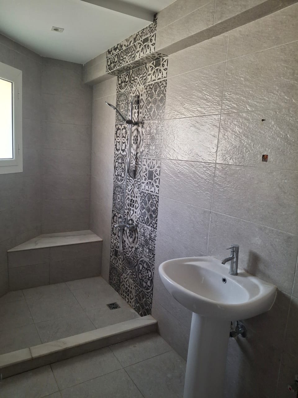 Bathroom with shower, Mountain View Hyde Park iVilla for rent | حمام بدش، آي فيلا للإيجار في ماونتن فيو هايد بارك