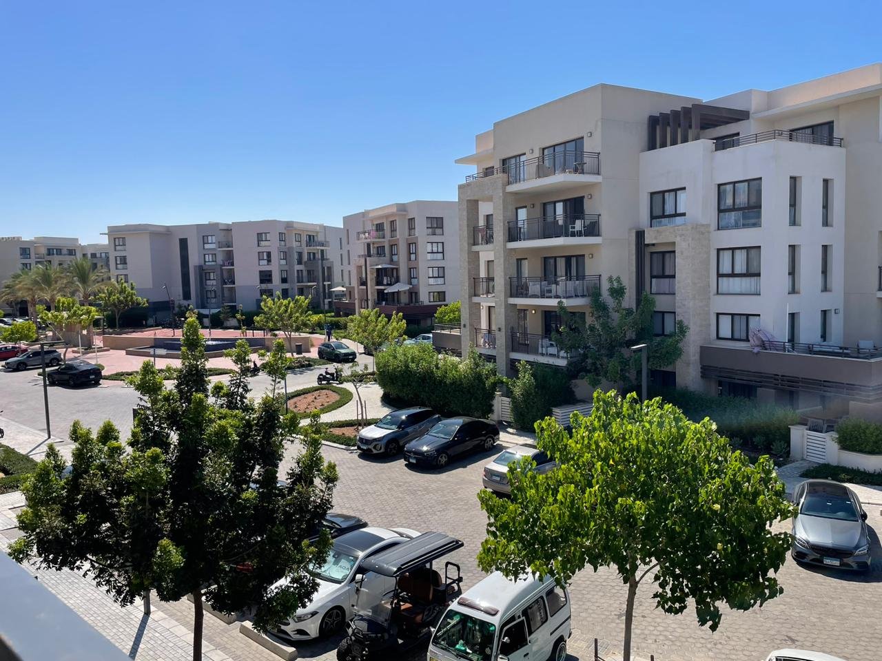 9-marassi-marina-281-08 Nearby buildings and street, second-floor chalet for rent in Marassi Marina 1, Sidi Abd El Rahman, North Coast - R&C Estate | المباني والشارع المحيط، شاليه دور ثانٍ للإيجار في مراسي مارينا 1، سيدي عبد الرحمن، الساحل الشمالي - R&C Estate