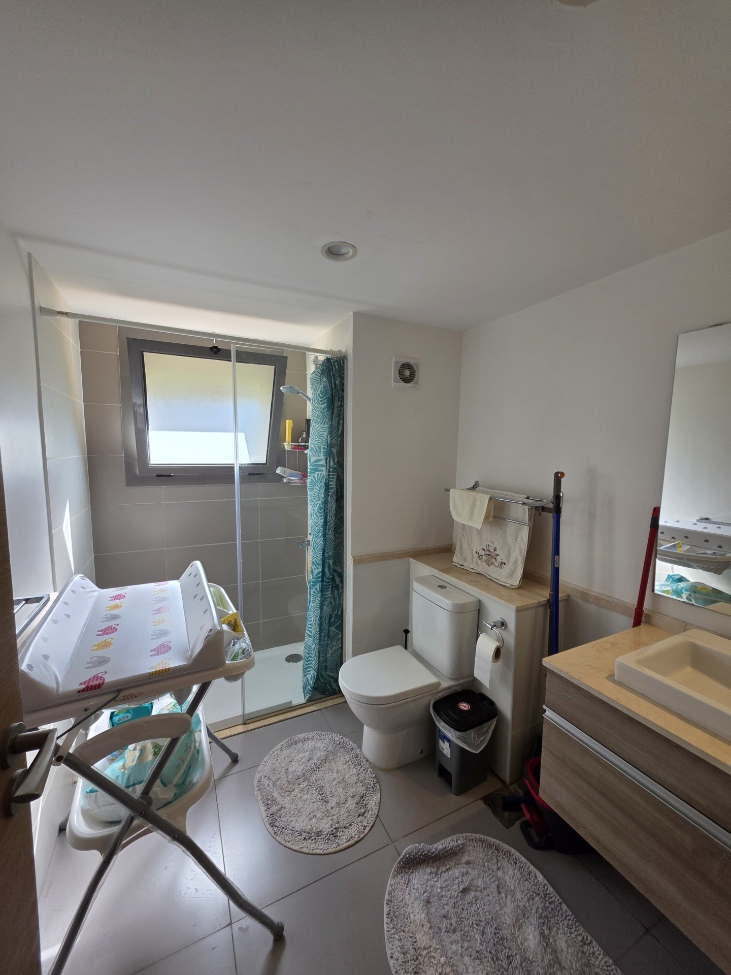 Bathroom with shower, chalet for rent in Marassi Marina 1, North Coast | حمام بدش، شاليه للإيجار في مراسي مارينا 1، الساحل الشمالي
