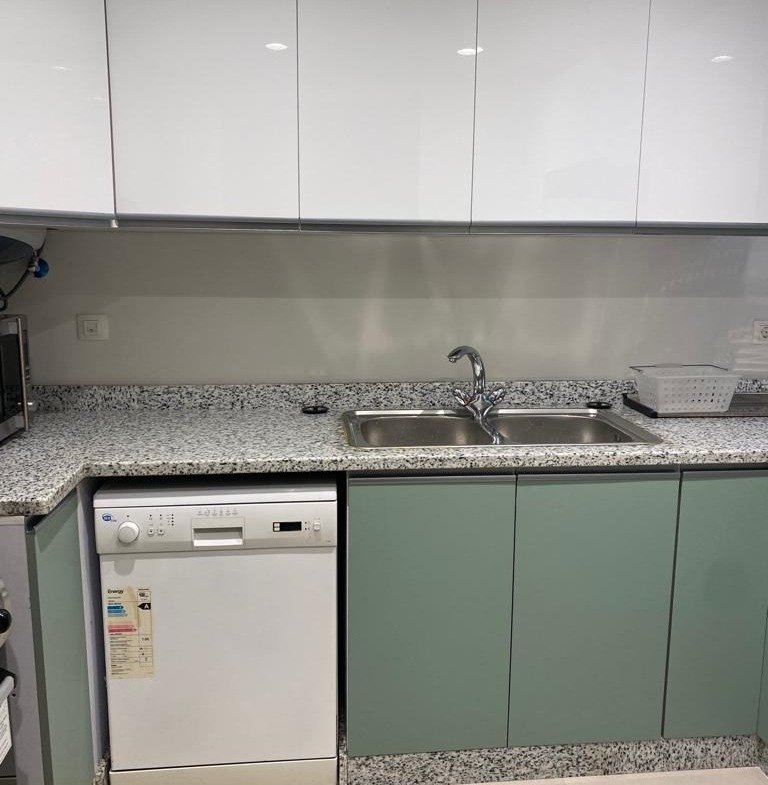 Equipped kitchen, Mivida Boulevard furnished apartment for rent | مطبخ مجهز، شقة مفروشة للإيجار في ميفيدا بوليفارد