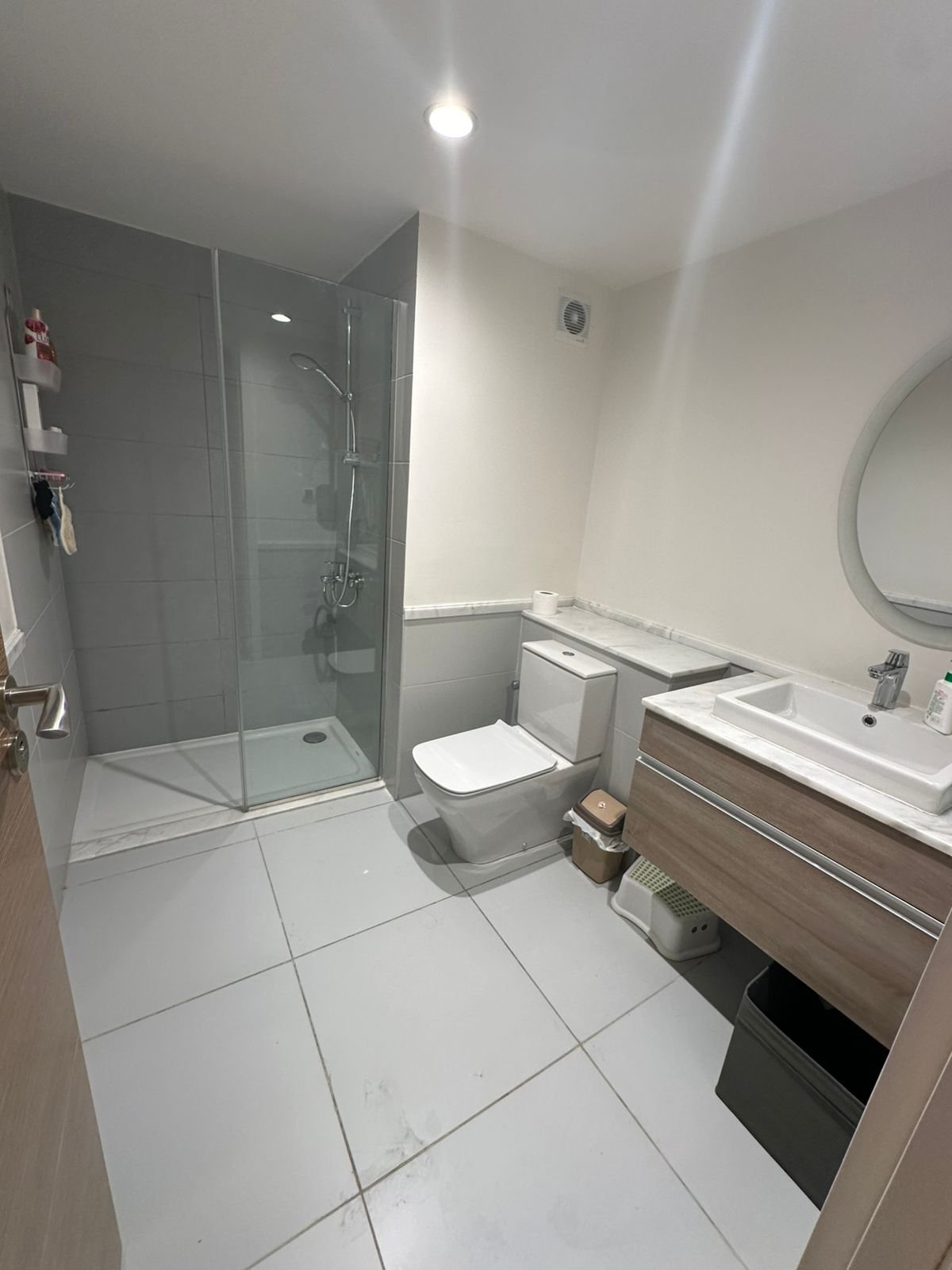 98-marassi-marina-2-310-08 Second bathroom with shower, chalet for rent in Marassi Marina 2, North Coast | حمام آخر مع دش، شاليه للإيجار في مراسي مارينا 2، الساحل الشمالي