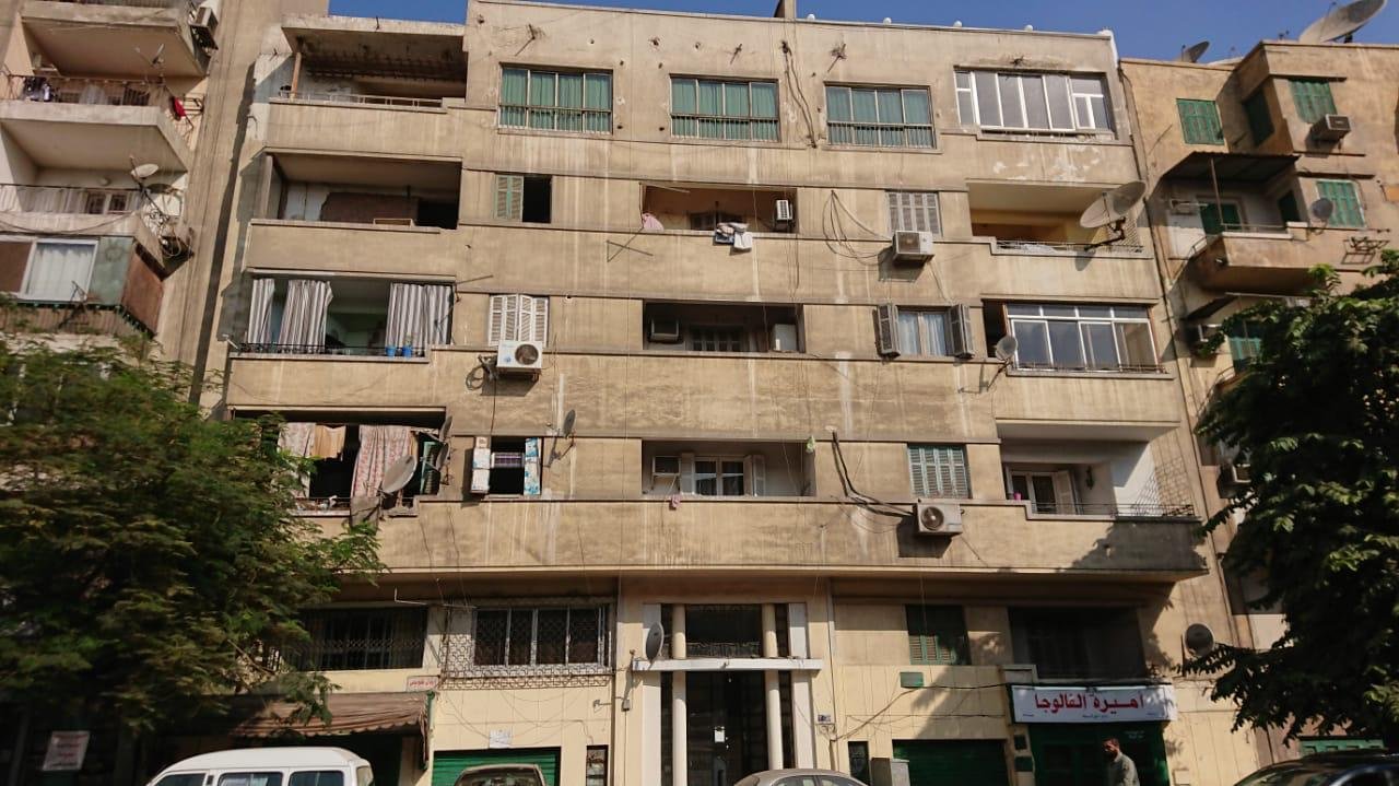 Building facade in Agouza - واجهة العمارة في العجوزة - 102-04