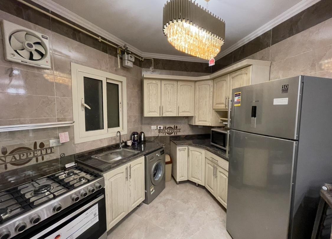akoya-513-6 Kitchen with gas hob, washing machine and steel fridge - apartment in Akoya, New Cairo