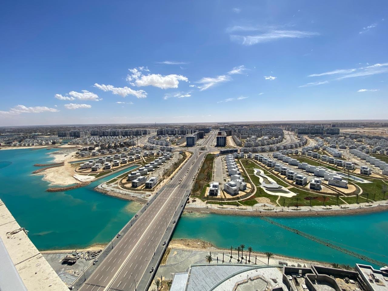 Aerial view of the lagoon and the bridge crossing it - chalet in Alamein Towers