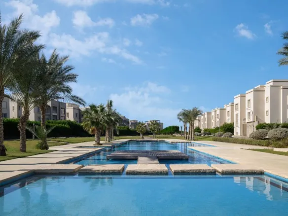 Swimming pools in Amwaj compound, North Coast - حمامات سباحة قرية أمواج، الساحل الشمالي - chalet for sale in Amwaj