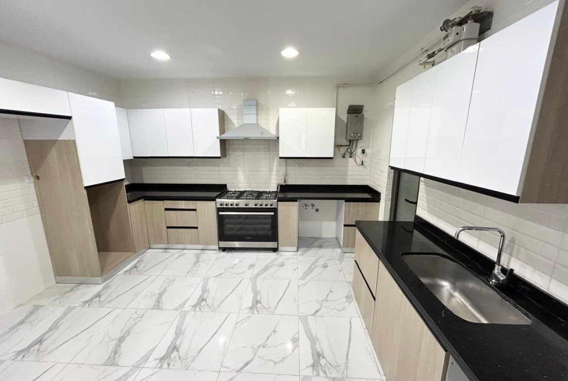 Large kitchen with oven and granite counter, Lake View Residence rent