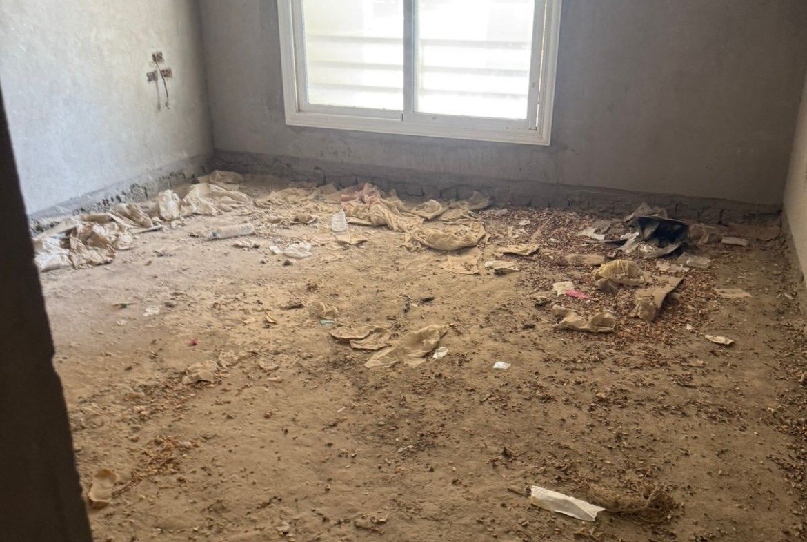 غرفة على المحارة بنافذة - شقة في فيفث سكوير، القاهرة الجديدة