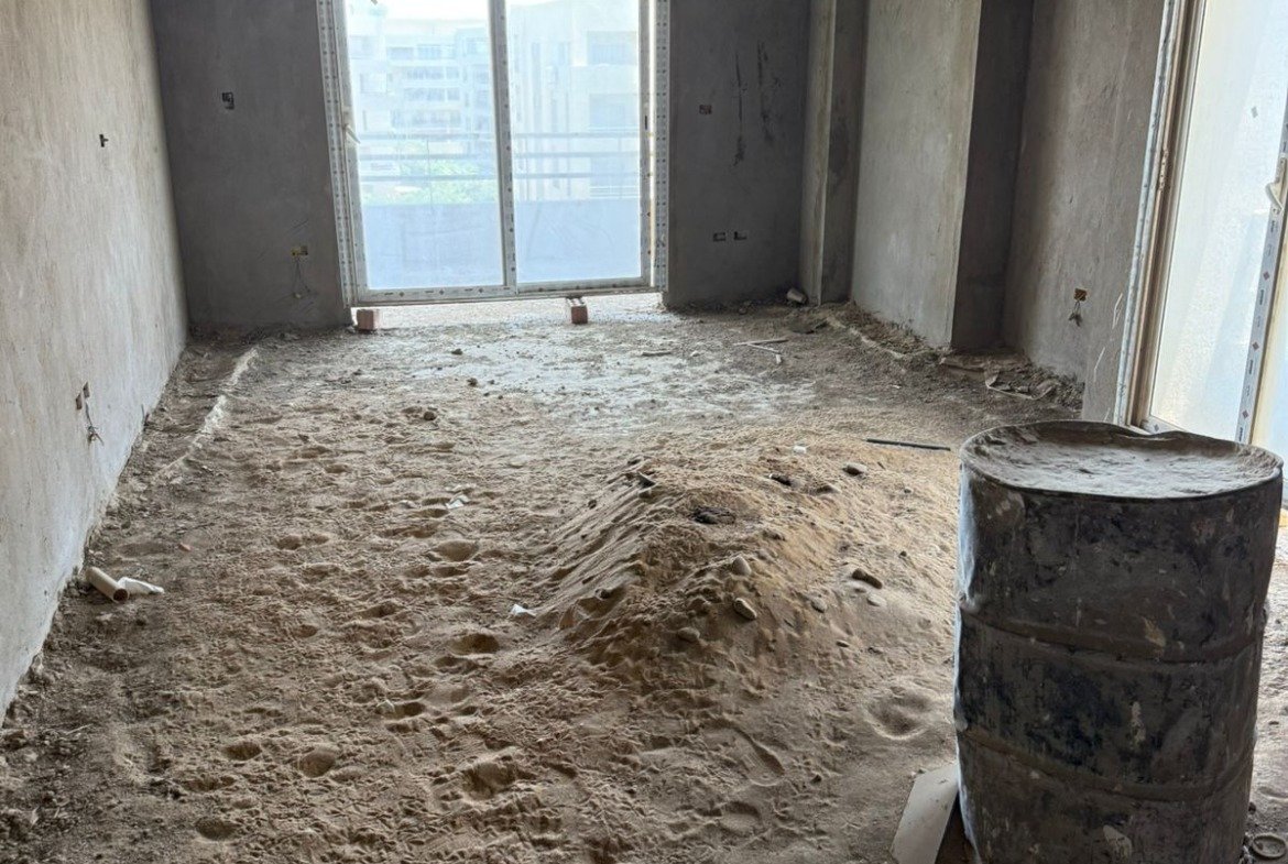 Unfinished room with balcony door - apartment in Fifth Square, New Cairo