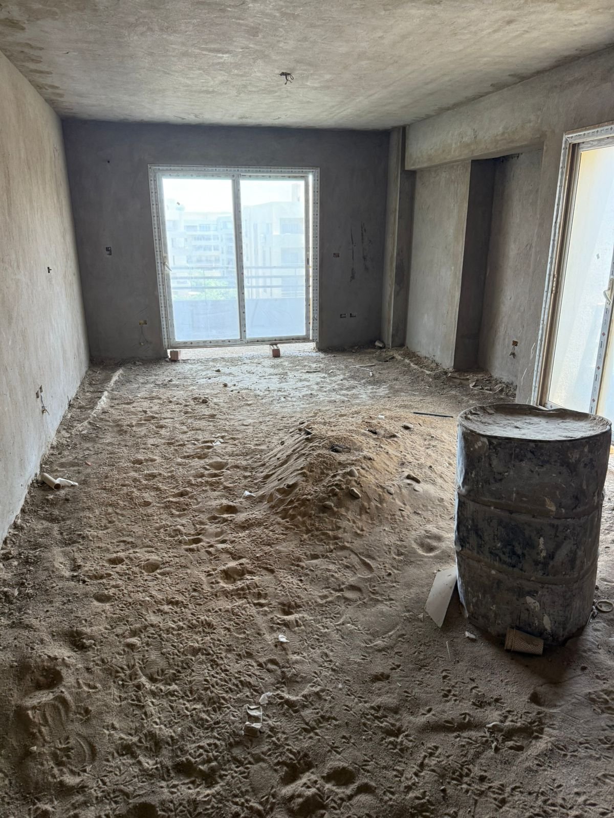 Unfinished room with balcony door - apartment in Fifth Square, New Cairo