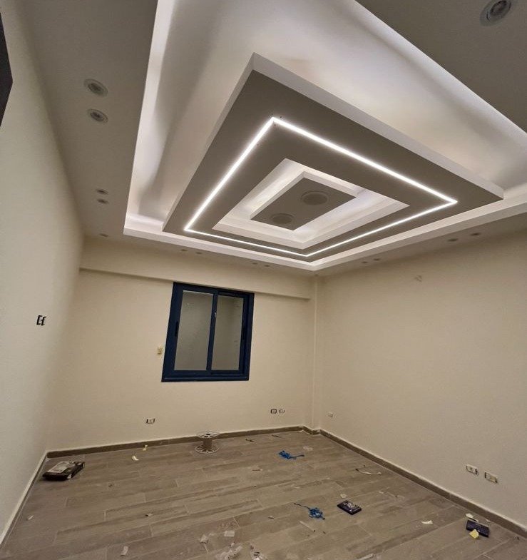 Room with a layered ceiling and a small window - apartment in Eazy Life, New Cairo