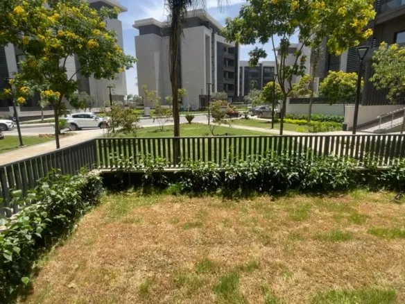 Private garden in front of the unit, ground floor apartment in Privado Madinaty - شقة للبيع في مدينتي القاهرة الجديدة 175-01