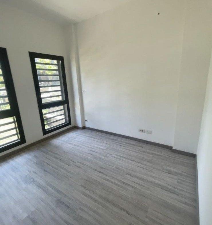 Corner of a room with louvered windows - apartment in Privado, New Cairo