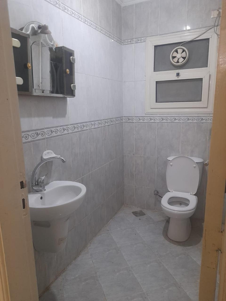 Second bathroom, ground floor apartment in Retaj - حمام ثان، شقة أرضي في ريتاج